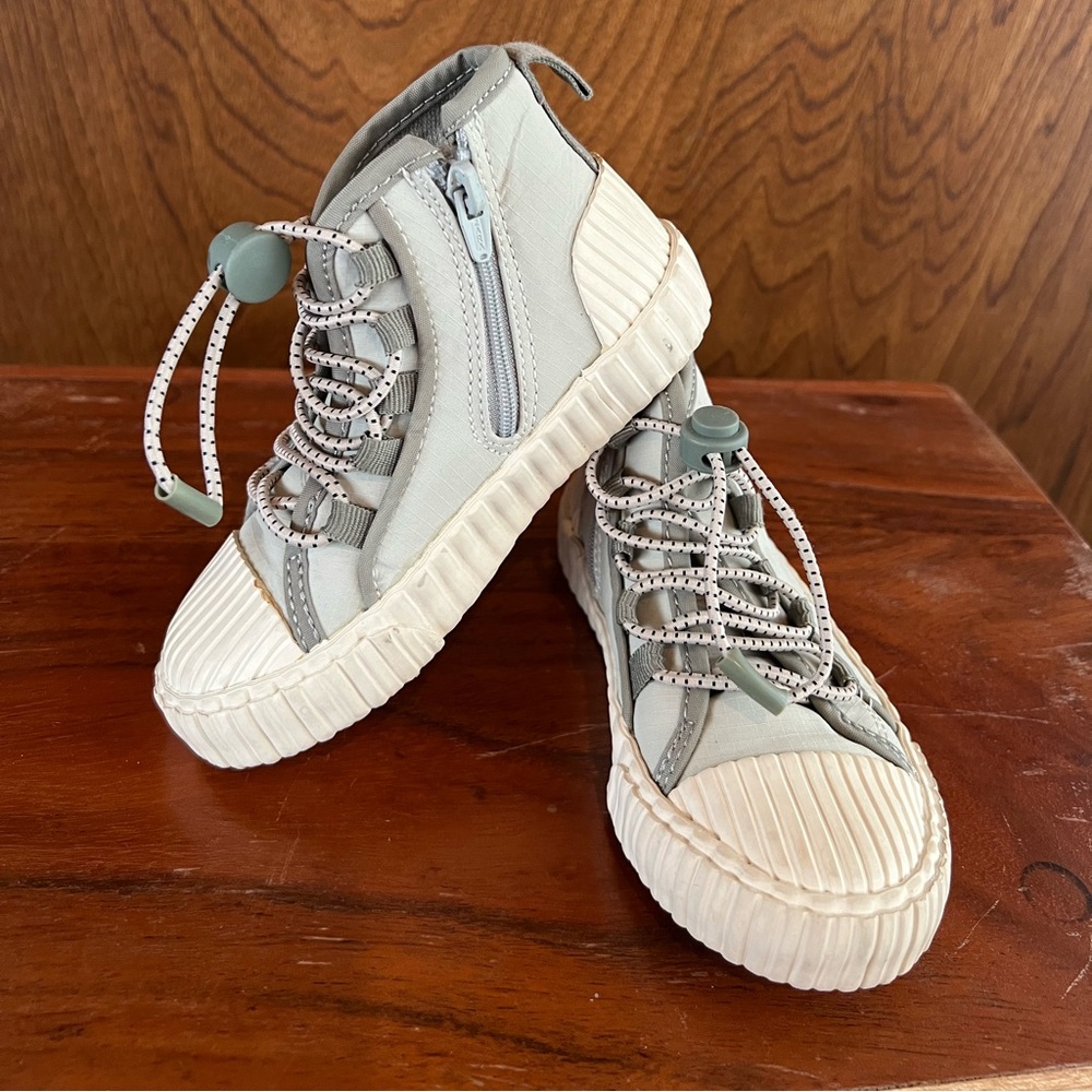 Zara Pistachio colored Toddler Hi Tops size 23 (6.5) unisex!